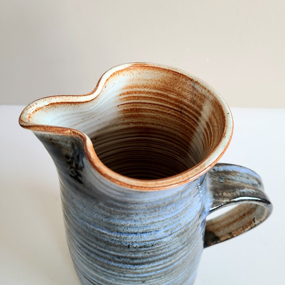 Llangollen Wales blue ceramic pitcher/vase. - Picture 3 of 7